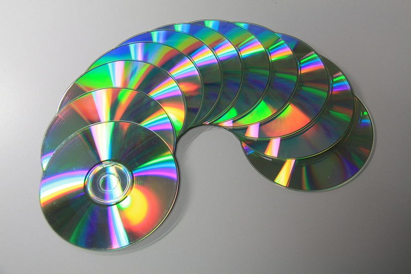 Old CDs - How to Make DIY Room Dividers