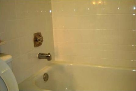 A Tub Surround Tile Installation (Tiling around Tub) A Tub Surround Tile Installation - Tiling around Tub
