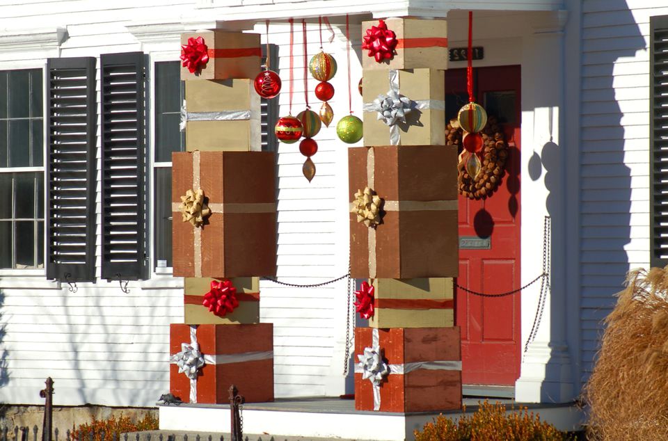 Christmas Gifts Decorating Theme Christmas Gifts Decorating Theme - Front Porch Christmas Decorating Ideas
