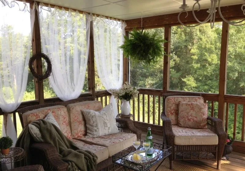 Featured of Decorating a Screened Porch
