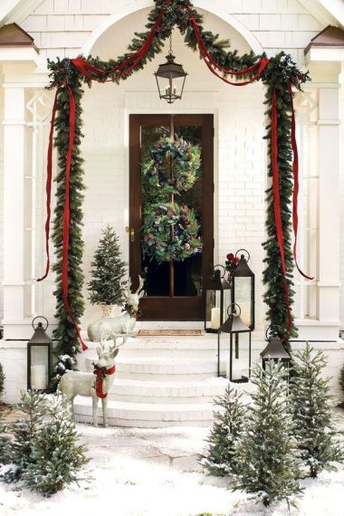 Front Porch Christmas Decorating Ideas, Dress your Porch in Holiday Style