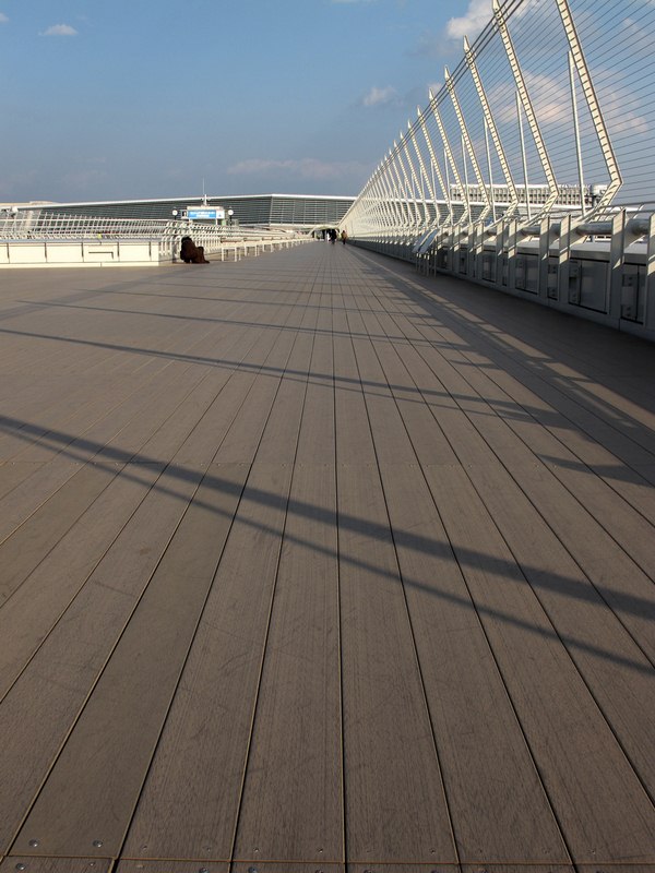 Alternatives to Wood Decks That are Low Maintenance Alternatives to Wood Decks That are Low Maintenance