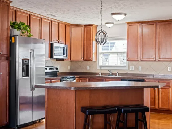 Tips for Choosing Wood Stain Colors on Cabinets