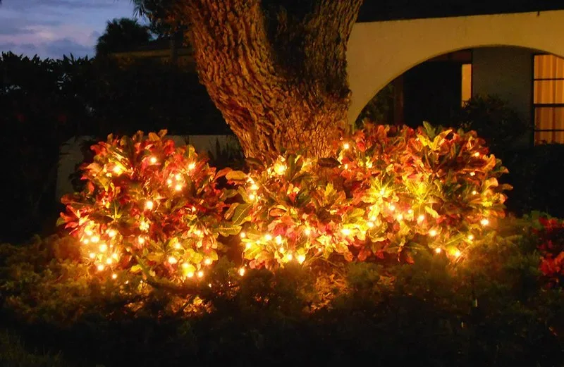 Featured of How to Decorate for Christmas on a Budget