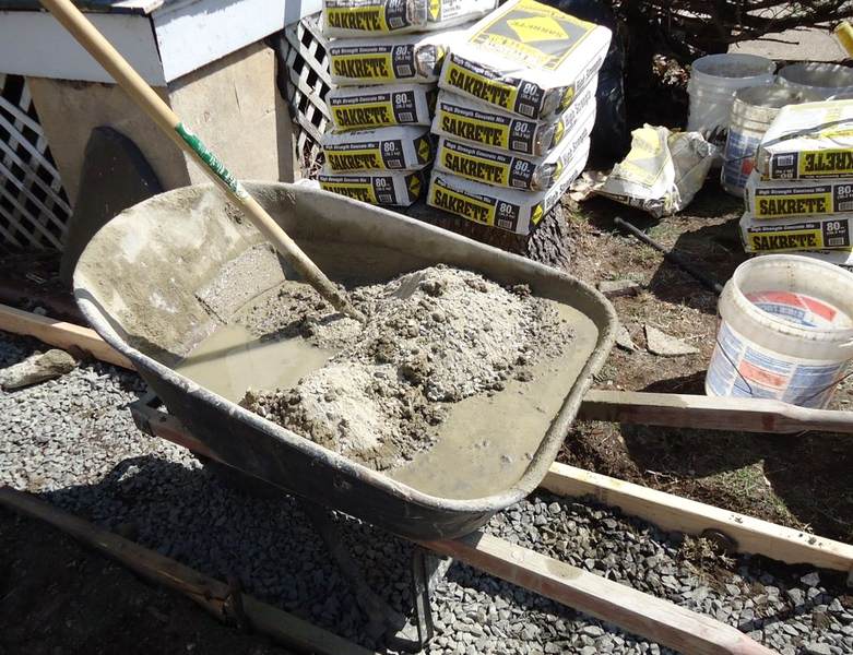 Mix Lime Mortar and Sand for Bricklaying