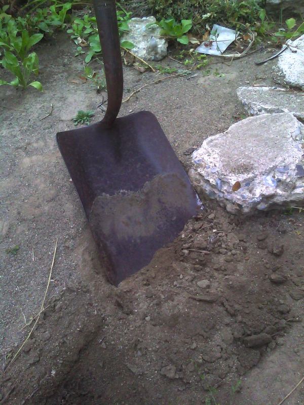 Square-edged shovels