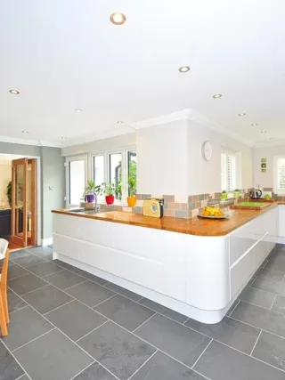 Featured of Spacious and Comfortable Kitchen