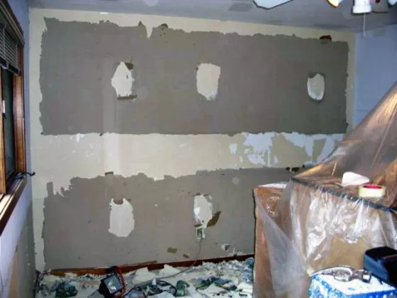Featured of Removing Wallpaper vs Painting Over It