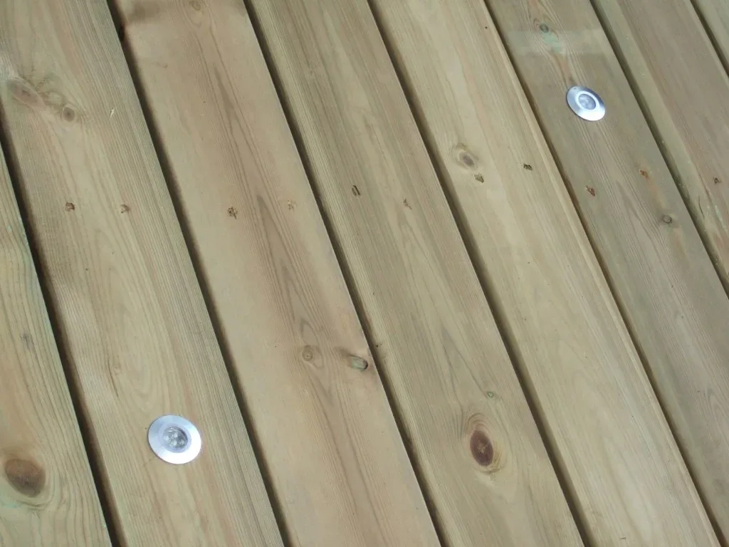 Featured image - Benefits of Hardwood Over Softwood Decking