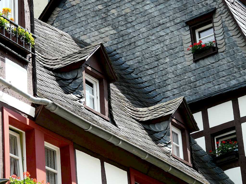 Different Types of Roofs, Roof Designs & Roof Materials image - Different Types of Roofs, Roof Designs & Roof Materials