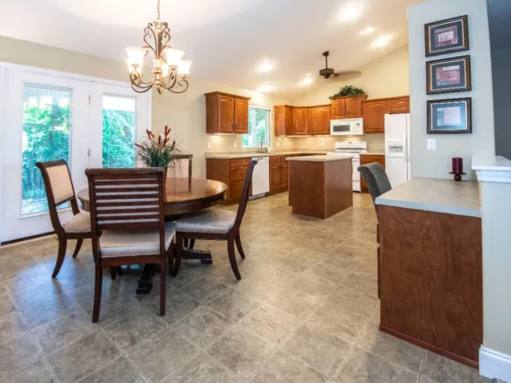 Featured image - 7 Bright Ideas for Dining Room Lighting