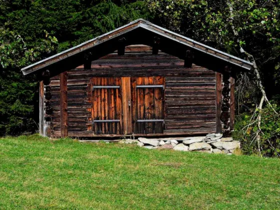 Featured image - 6 Interesting Log Cabin Designs