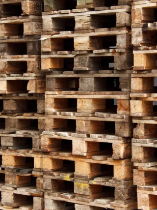 Featured image - Pros and Cons of Wooden Pallets