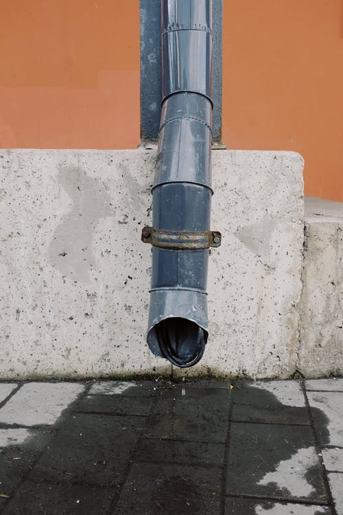 3 Reasons to Hire Plumbing Services to Fix Leaking Taps image - 3 Reasons to Hire Plumbing Services to Fix Leaking Taps