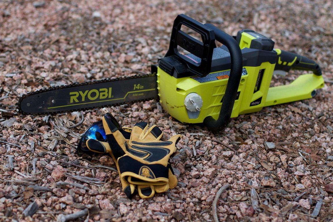 Chainsaw image - Chainsaw