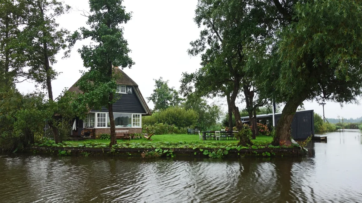 Featured image - Reasons to Own a Waterfront House