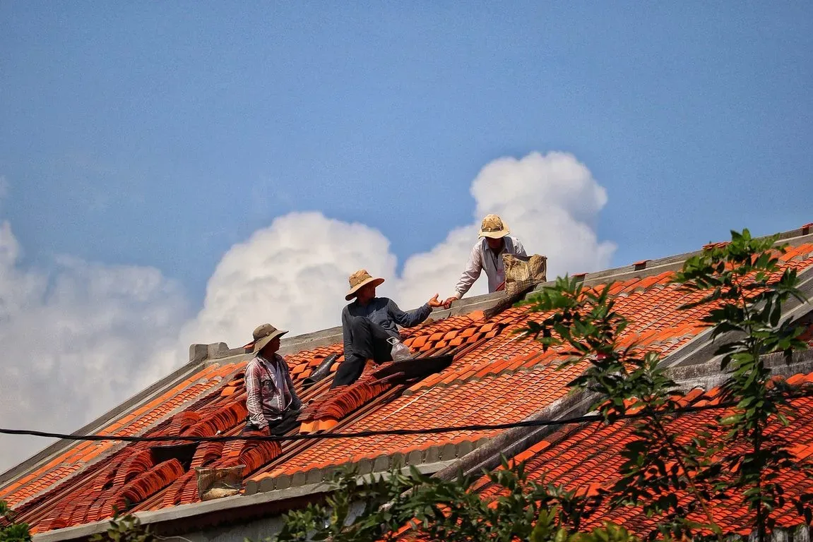 Featured image - Choosing a Good Roofer: Tips to Finding a Perfect Roofing Contractor