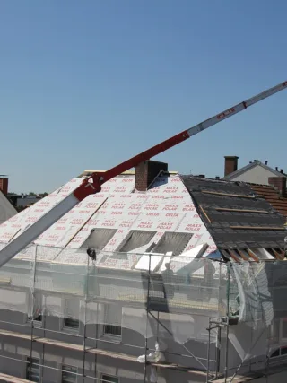 Featured image - 6 Reasons Why You Should Hire a Commercial Roofing Contractor