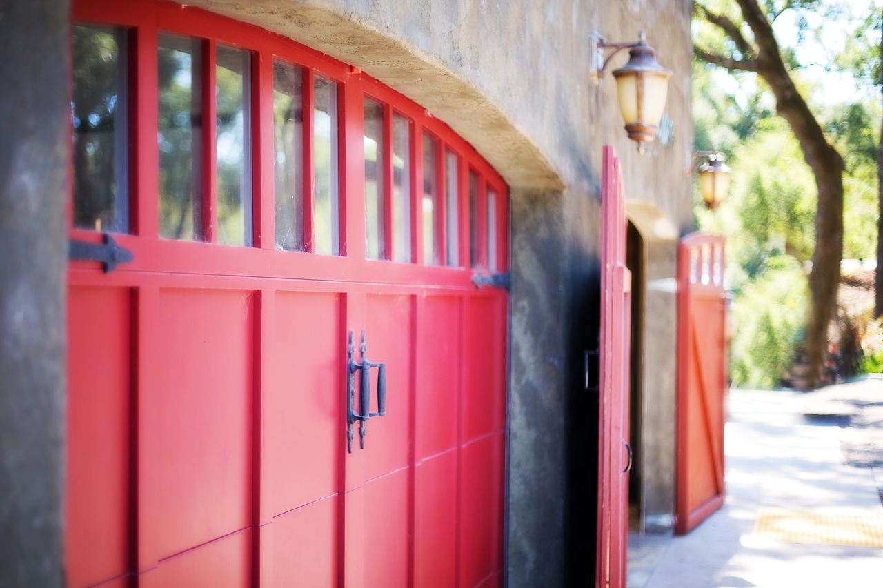 Importance of Hiring A Garage Door Repair Service image - Importance of Hiring A Garage Door Repair Service