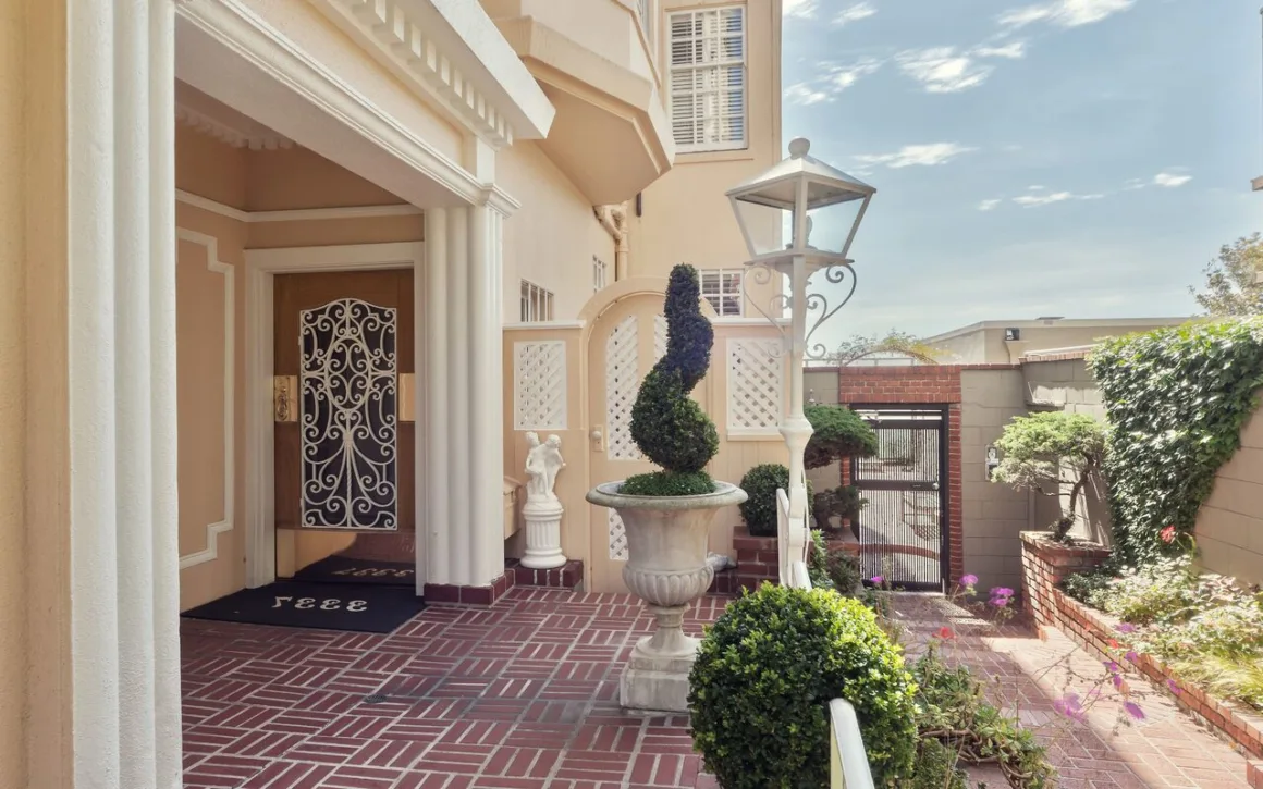 featured image - Renovate Your Home Exteriors with Easy Ideas