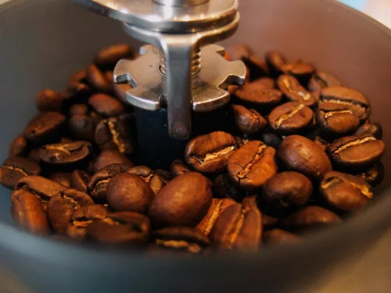 featured image - How to Grind Coffee at Home 5-Proven Ways