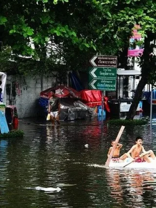 featured image - How to Restore a Water Damaged Home