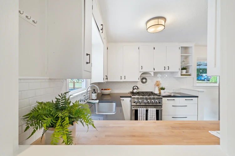 Quick And Easy Ways To Keep Your Kitchen Organized