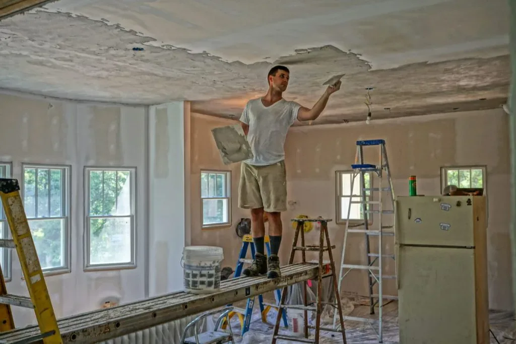 featured image - What Is the Difference Between Remodeling and Renovating