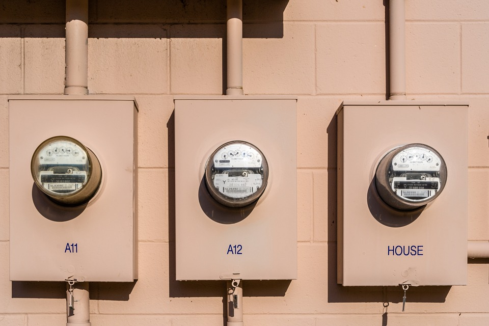 5 Factors to Consider When Comparing Electric Suppliers to Hire for Your Home image - 5 Factors to Consider When Comparing Electric Suppliers to Hire for Your Home
