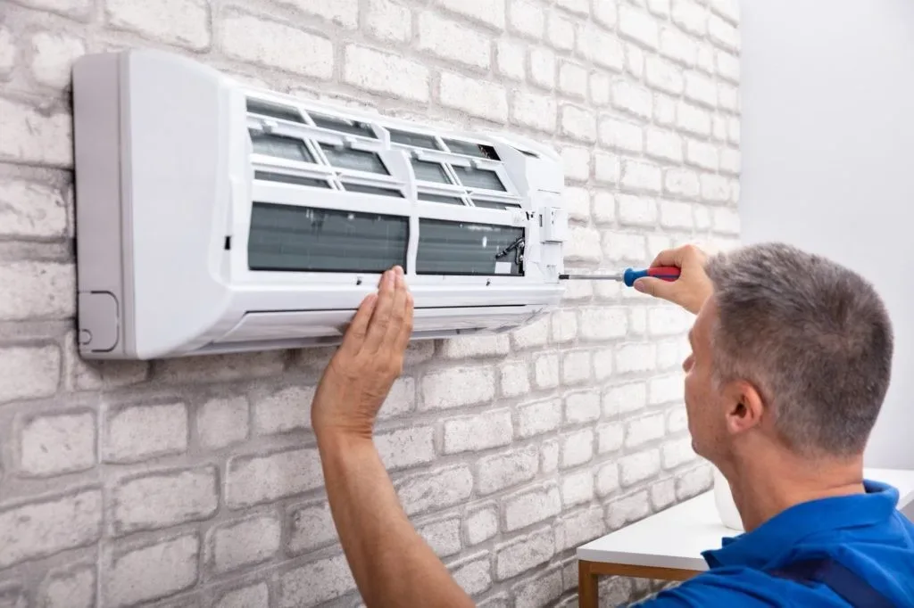 featured image - Experts Fixing and Repairing Your San Antonio Air Conditioner Unit