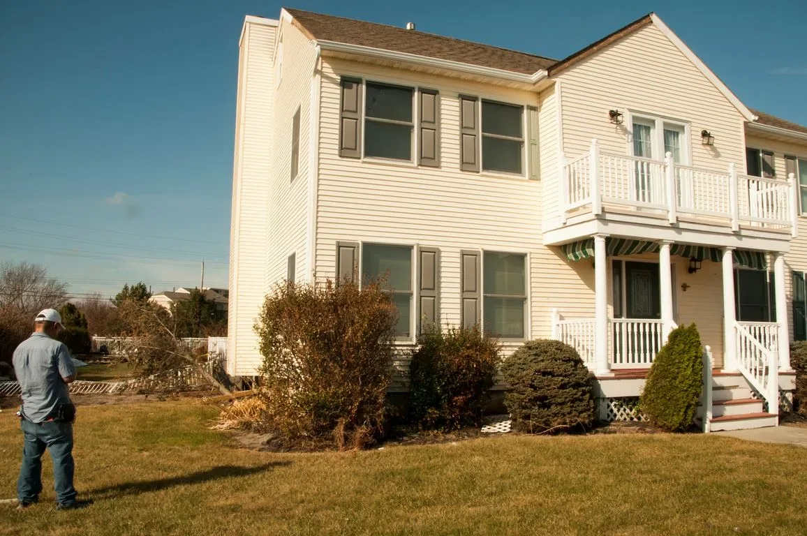 featured image - How to Find A Reputable Home Inspector