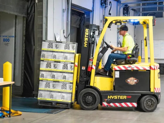 Featured image - 4 Tips for Hiring the Right Forklift for Your Warehouse
