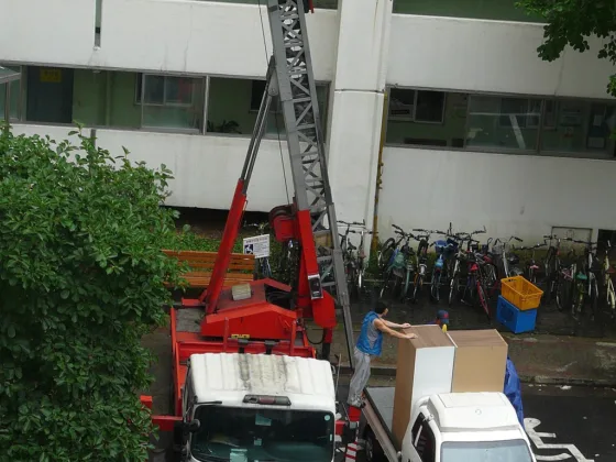 featured image - Reasons You Should Hire A Moving Company