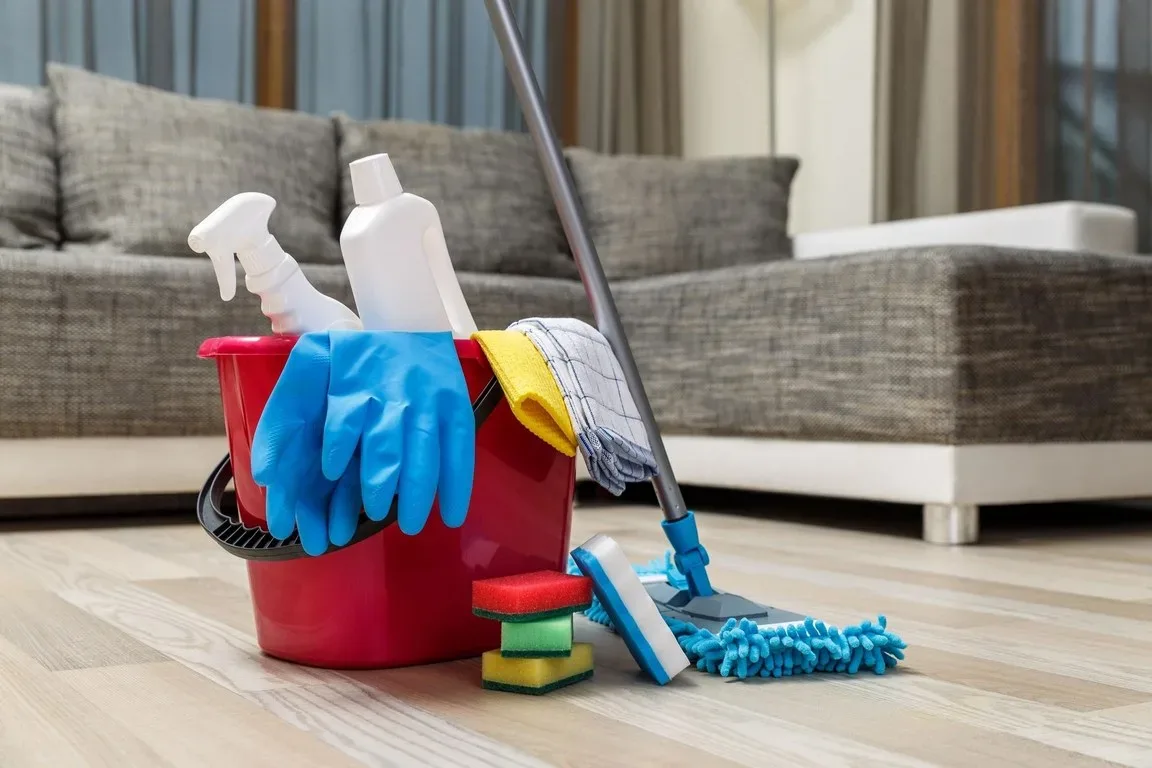 featured image - 4 Tips for Finding the Right Houston House Cleaners