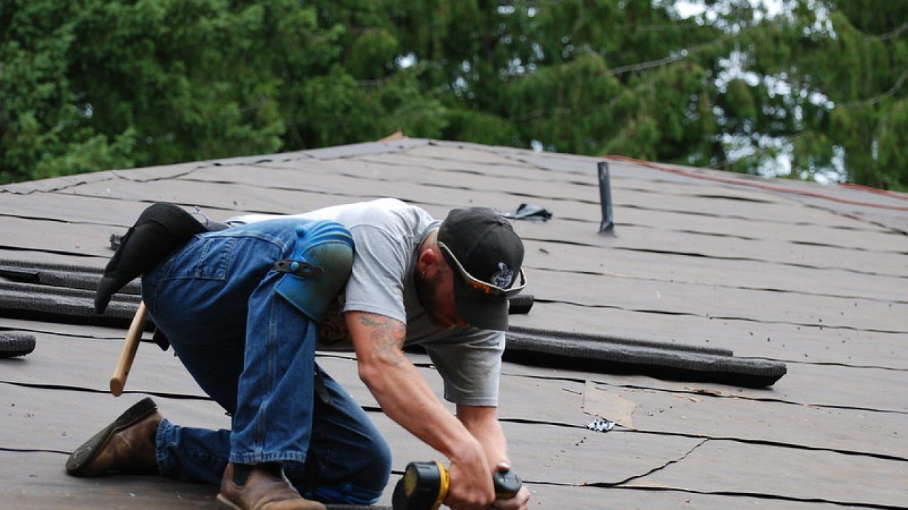 5 Distinct Benefits of Hiring a Local Roofing Contractor