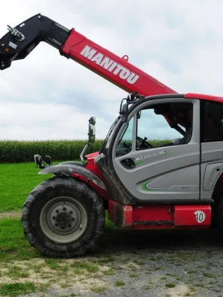 featured image - 8 Things You Need to Check Before Purchasing A Used Forklift