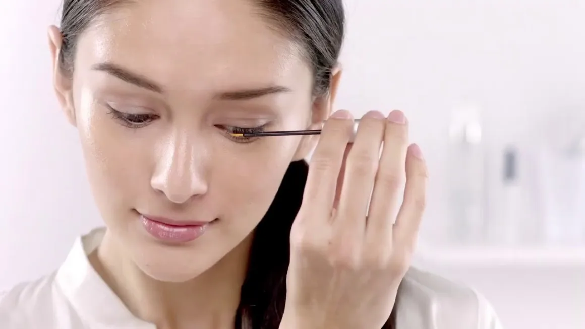 featured image - The Safe Way to Apply Lash Serum for Effective Lash Boost