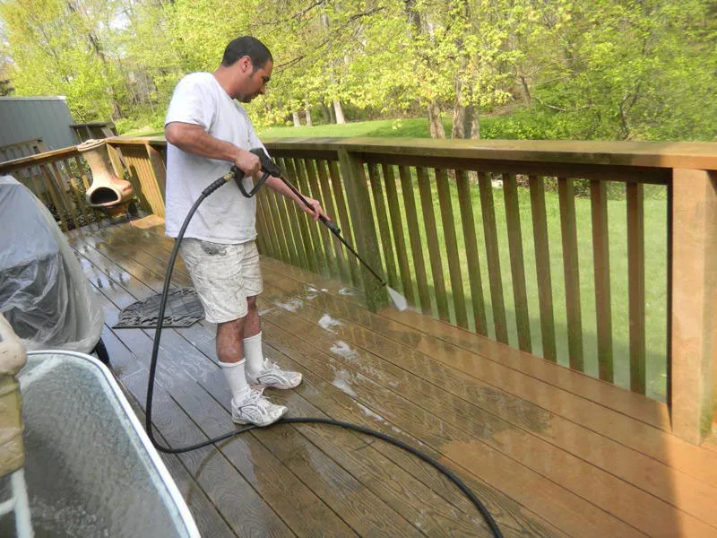 featured image - What Is the Difference Between Power Washing and Pressure Washing