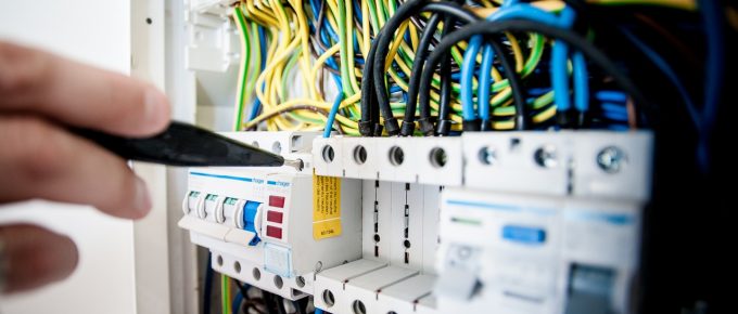 What You Need to Know About a Commercial Electrician