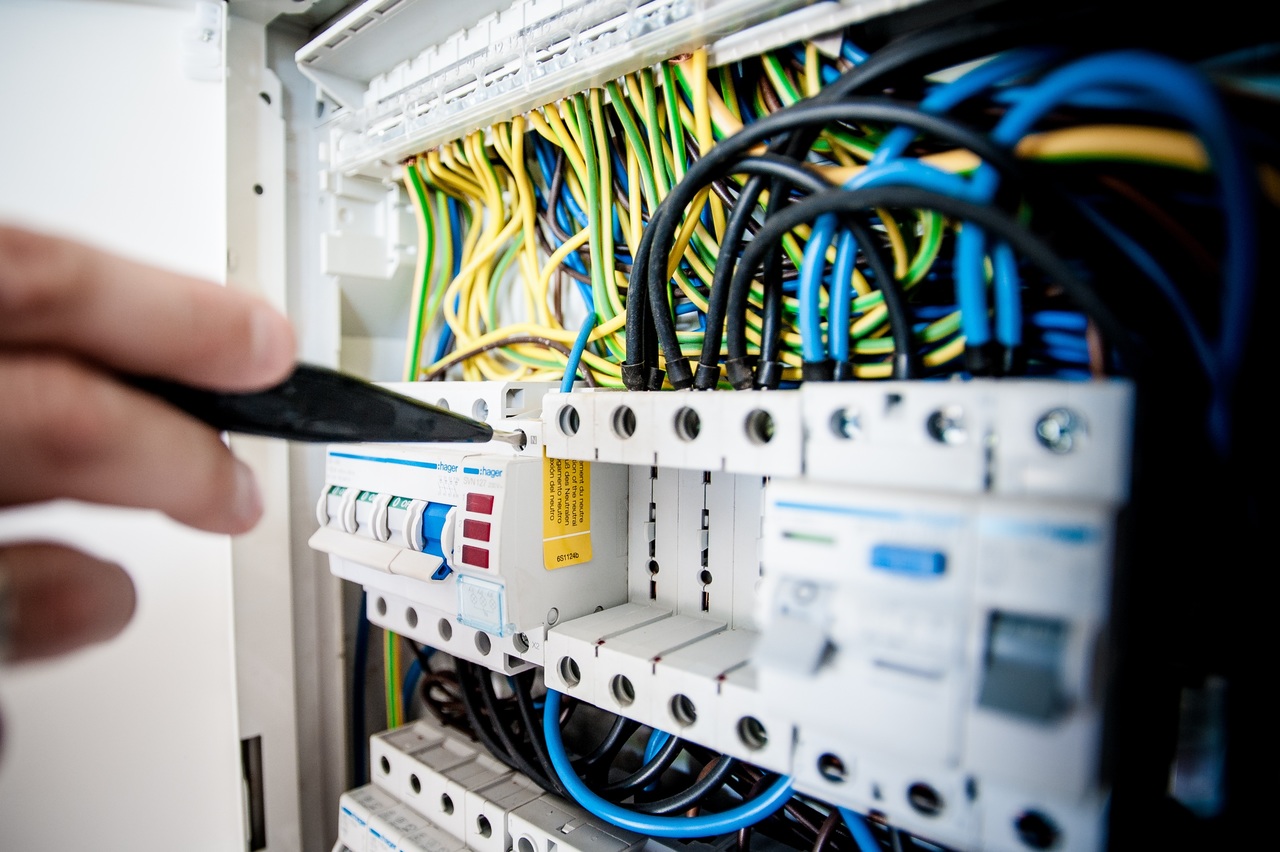 What You Need to Know About a Commercial Electrician image - What You Need to Know About a Commercial Electrician