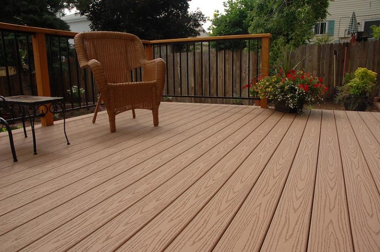 7 Reasons Why Homeowners Prefer Composite Decking to Wood Decking