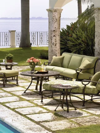 featured image - 4 Must-Have Outdoor Furniture for Your Brisbane Dwelling