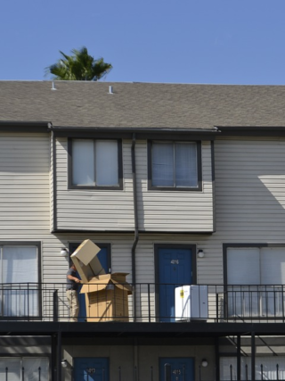 featured image - 4 Tips to Make Moving Out Easy-Breezy