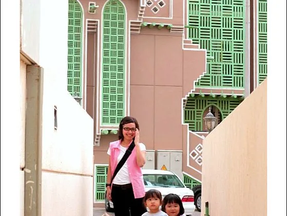 featured image - 5 Ways to Prepare Your Children for an Overseas Move