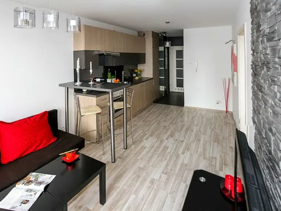 featured image - How Do I Become A Commercial Painter