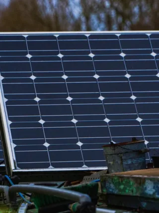 featured image - Qualities to Look for in a Solar Company