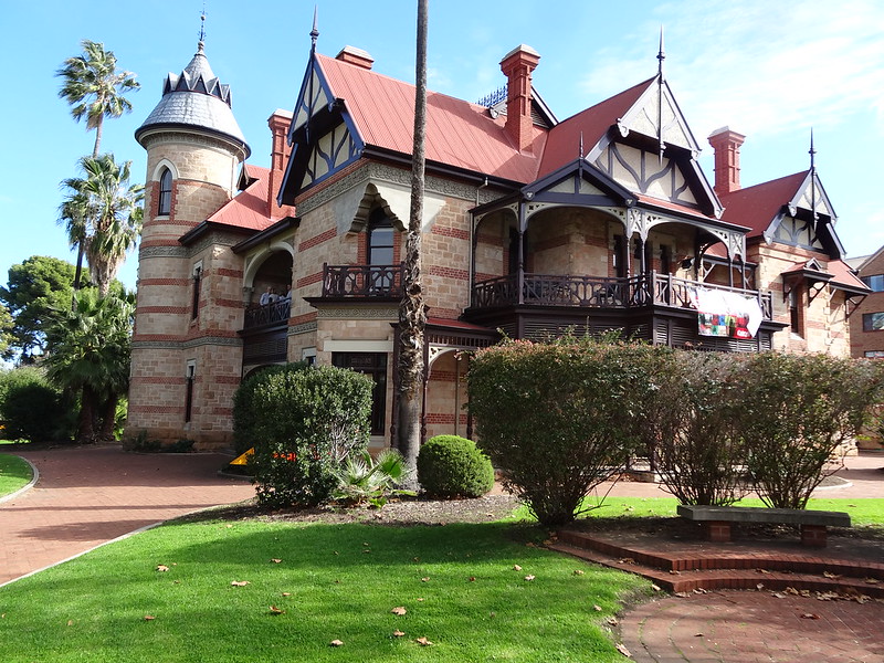 Saving Money When You Move Interstate in Adelaide image - Saving Money When You Move Interstate in Adelaide