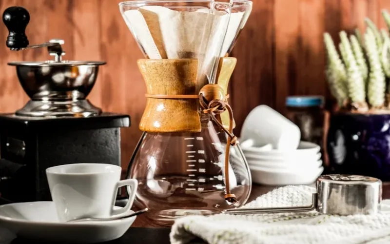 featured image - Benefits of Using a Coffee Maker with an Integrated Grinder