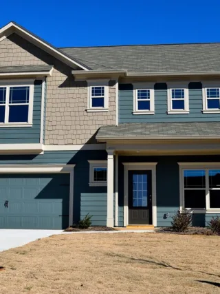 featured image - How to Choose the Best Roll-Up Garage Door for Your Home