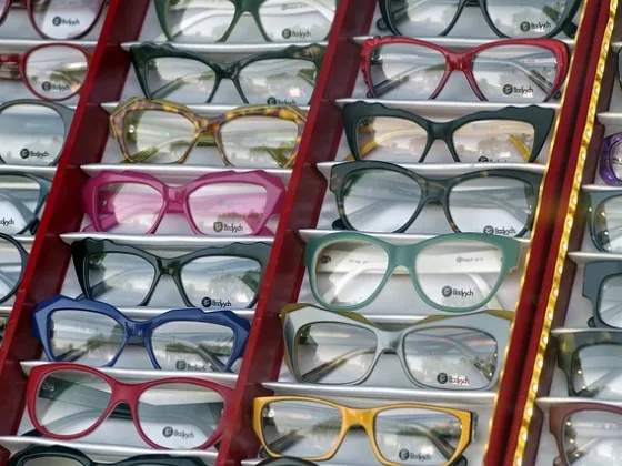 featured image - Important Things to Know Before You Buy Your Eyeglasses Online